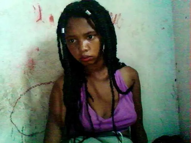 Live sex webcam photo for Marinah2 #273031739