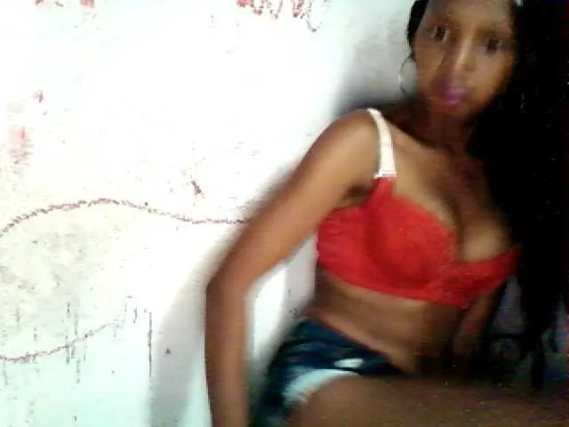 Live sex webcam photo for Marinah2 #273060911