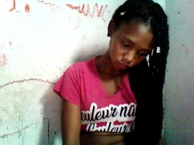 Live sex webcam photo for Marinah2 #273063428