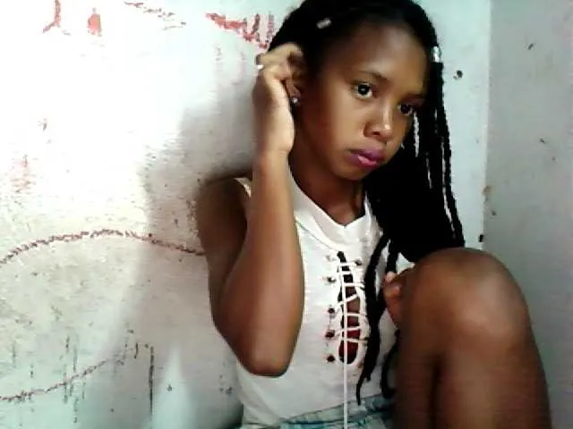 Live sex webcam photo for Marinah2 #273072497