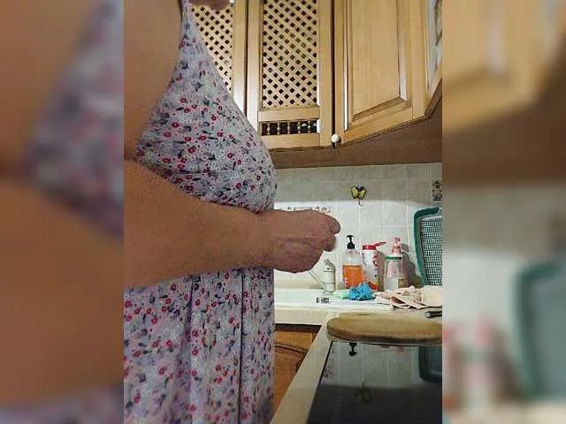 Live sex webcam photo for Marionaa #275536498