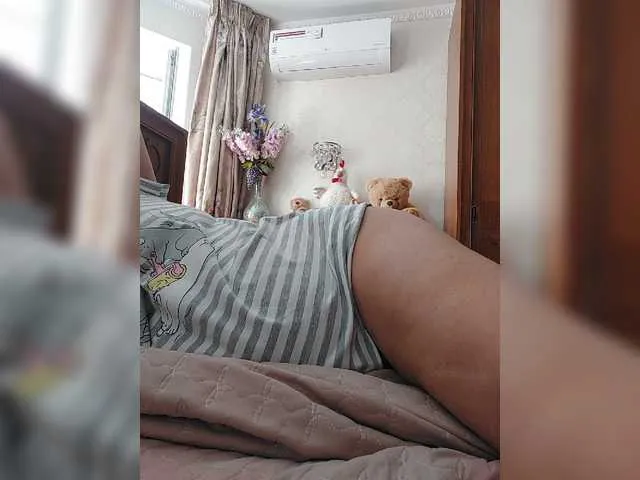 Live sex webcam photo for Marionaa #275683401