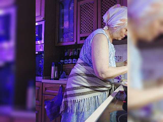 Live sex webcam photo for Marionaa #277048757