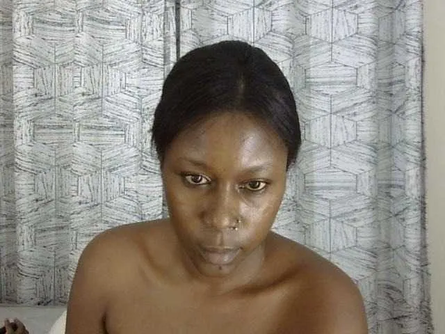 Live sex webcam photo for Marionlolo #292331923