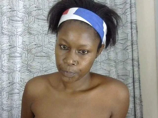 Live sex webcam photo for Marionlolo #292349089