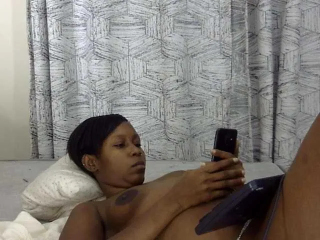 Live sex webcam photo for Marionlolo #292377710