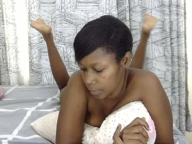 Live sex webcam photo for Marionlolo #292388014