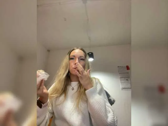 Live sex webcam photo for MariyKis #276653418