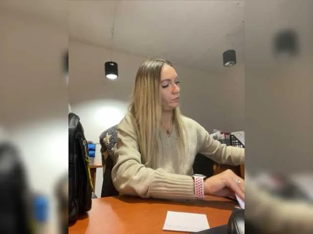 Live sex webcam photo for MariyKis #276710382