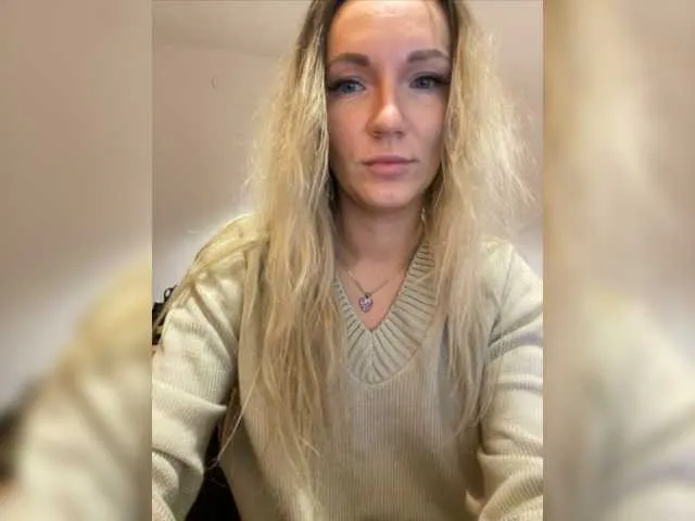 Live sex webcam photo for MariyKis #276717525