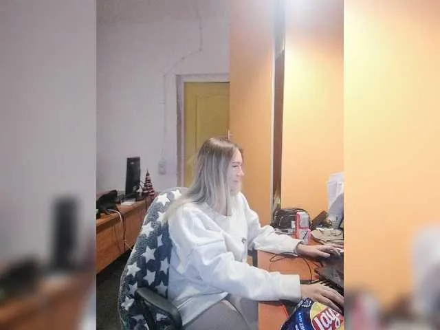 Live sex webcam photo for MariyKis #276824440