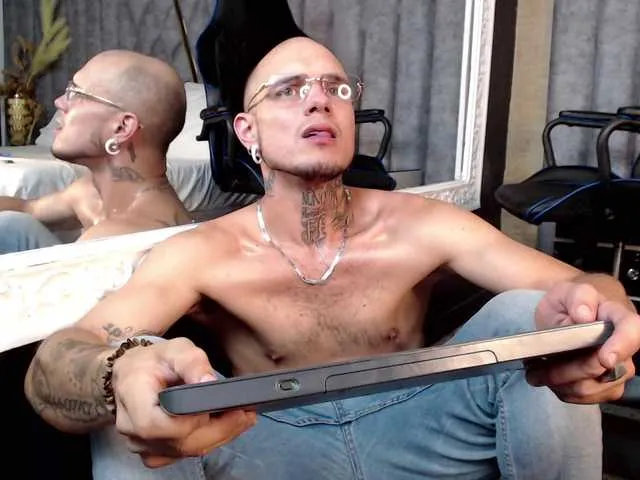 Live sex webcam photo for MarksKlein #290372938