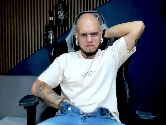 Live sex webcam photo for MarksKlein #290572833