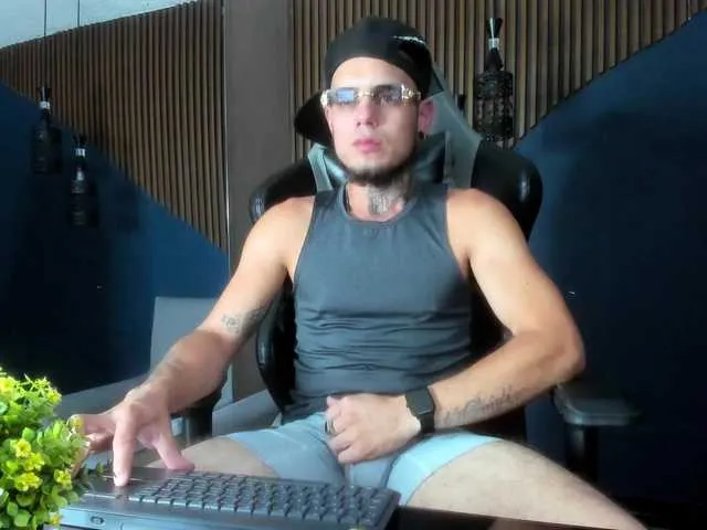 Live sex webcam photo for MarksKlein #290954459