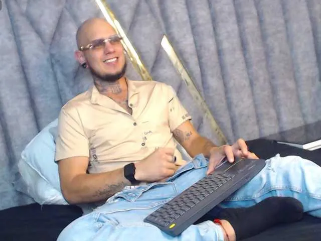 Live sex webcam photo for MarksKlein #290995623