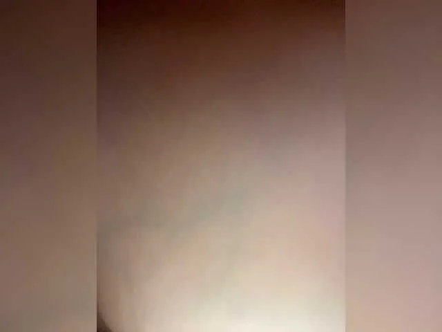 Live sex webcam photo for Markyellow #272878128