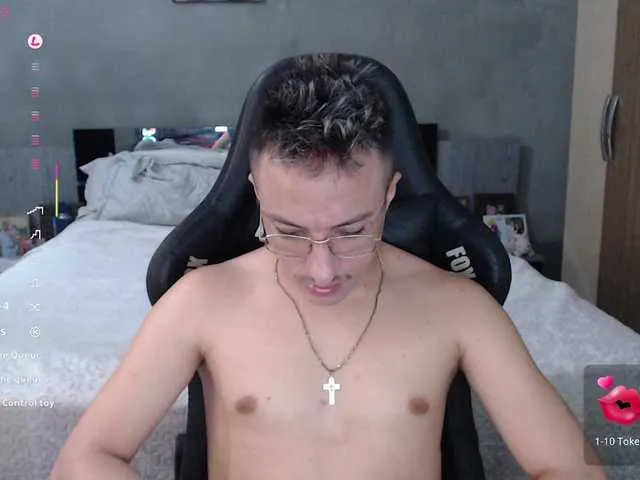 Live sex webcam photo for Marrento7 #293500660