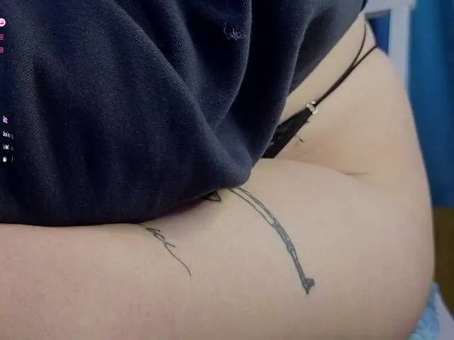 Live sex webcam photo for Marrie1 #291796227