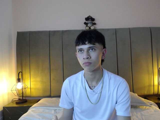 Live sex webcam photo for Martiin-xxx #276088932