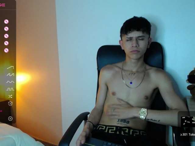 Live sex webcam photo for Martiin-xxx #276141293