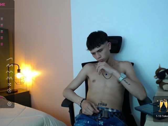 Live sex webcam photo for Martiin-xxx #276170469