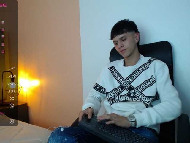 Live sex webcam photo for Martiin-xxx #276178256