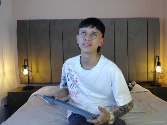 Live sex webcam photo for Martiin-xxx #276405180