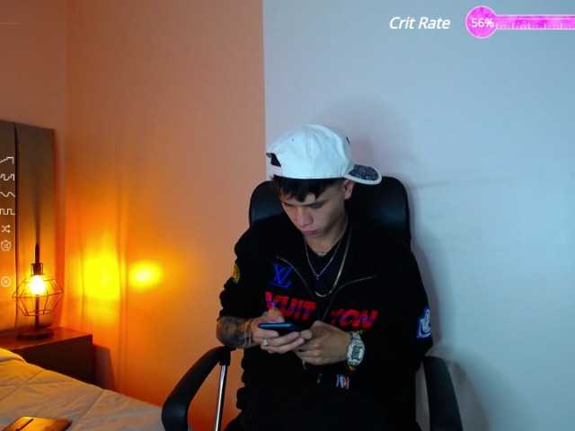 Live sex webcam photo for Martiin-xxx #276433769