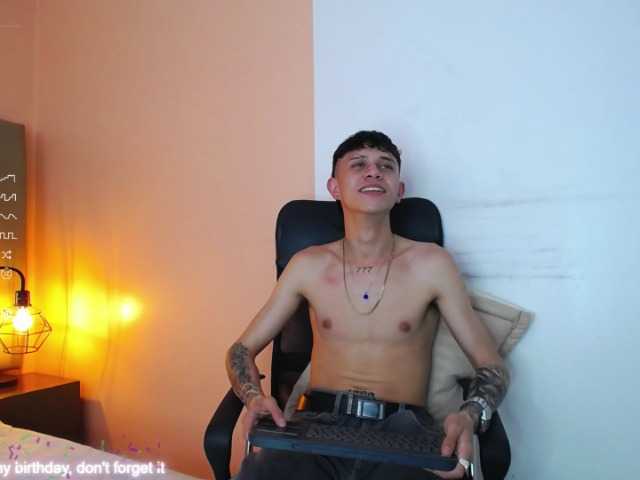 Live sex webcam photo for Martiin-xxx #276880427