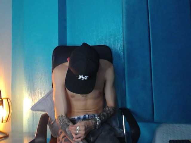 Live sex webcam photo for Martiin-xxx #276962893