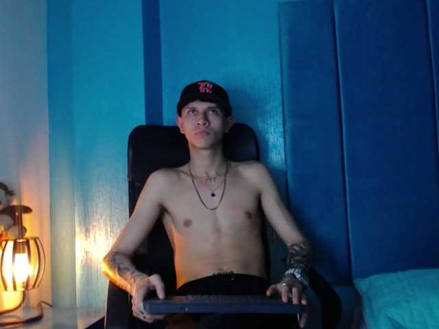 Live sex webcam photo for Martiin-xxx #276970082