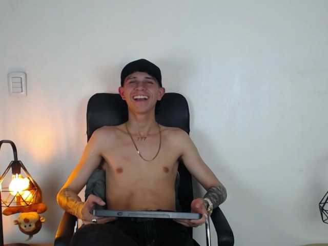 Live sex webcam photo for Martiin-xxx #277140084