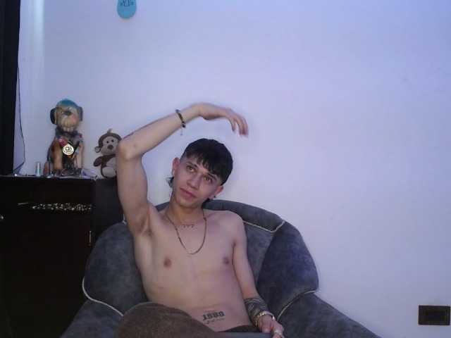 Live sex webcam photo for Martiin-xxx #277237951