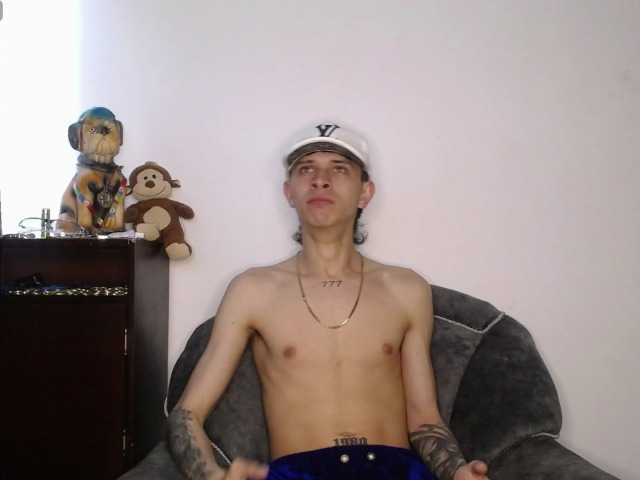 Live sex webcam photo for Martiin-xxx #277705265