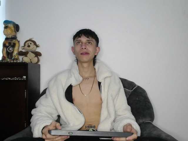 Live sex webcam photo for Martiin-xxx #277799180