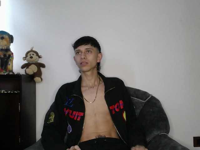 Live sex webcam photo for Martiin-xxx #277825333