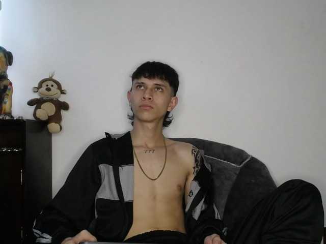 Live sex webcam photo for Martiin-xxx #277831952