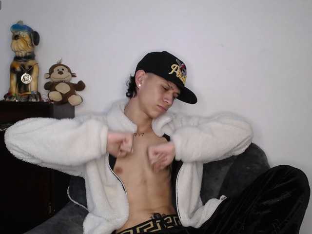 Live sex webcam photo for Martiin-xxx #277857057