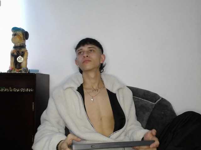 Live sex webcam photo for Martiin-xxx #277868870