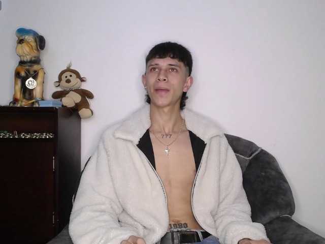 Live sex webcam photo for Martiin-xxx #277875270