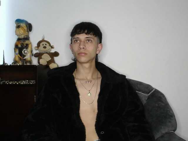 Live sex webcam photo for Martiin-xxx #278063860