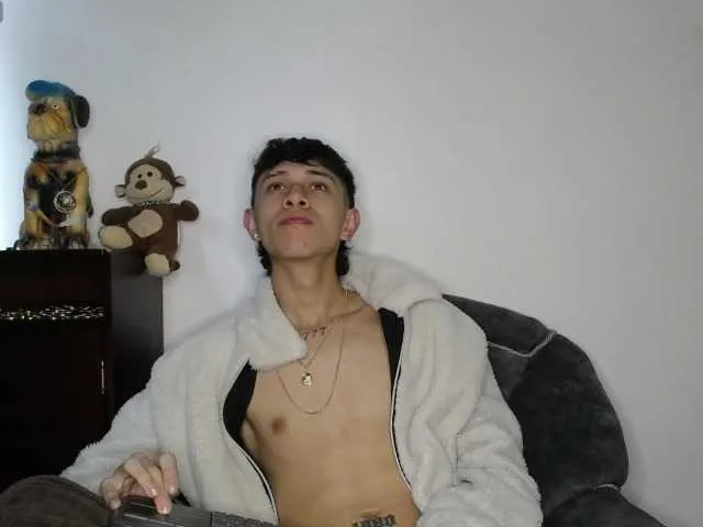 Live sex webcam photo for Martiin-xxx #278070798