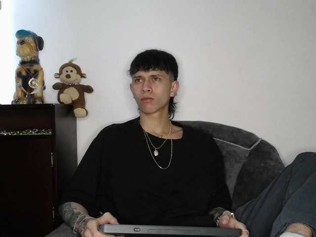 Live sex webcam photo for Martiin-xxx #278077623