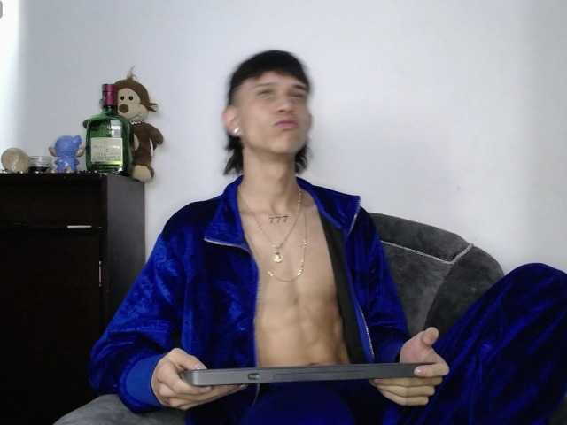 Live sex webcam photo for Martiin-xxx #278240159