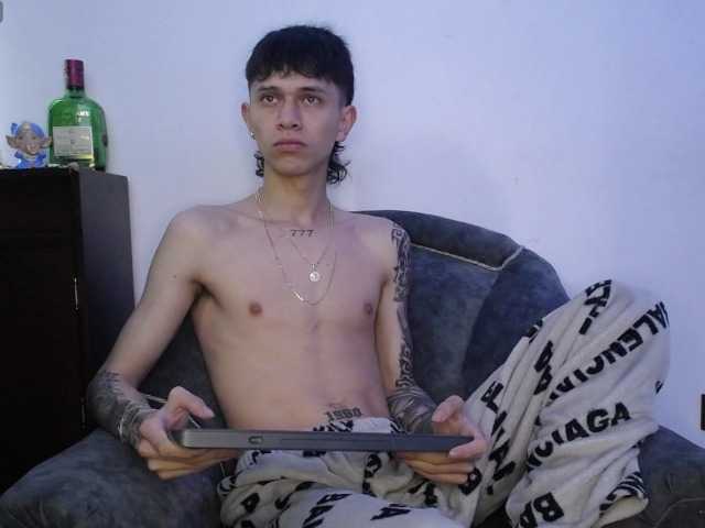 Live sex webcam photo for Martiin-xxx #278247643