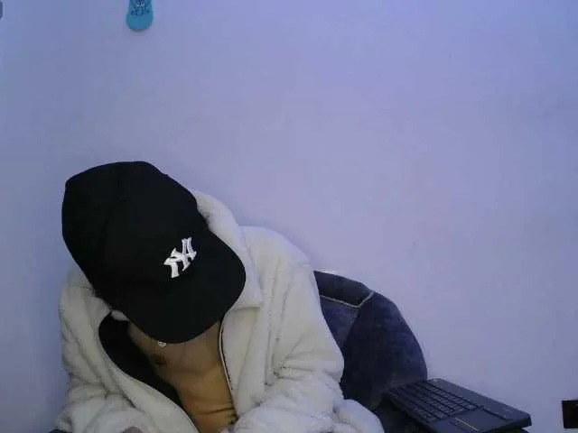 Live sex webcam photo for Martiin-xxx #278290131