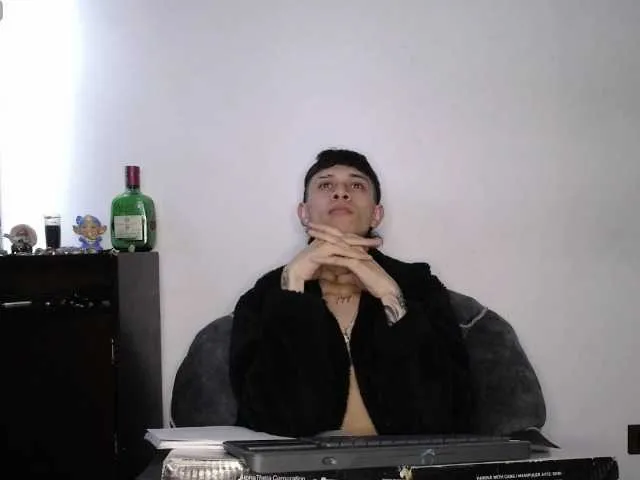 Live sex webcam photo for Martiin-xxx #285112273