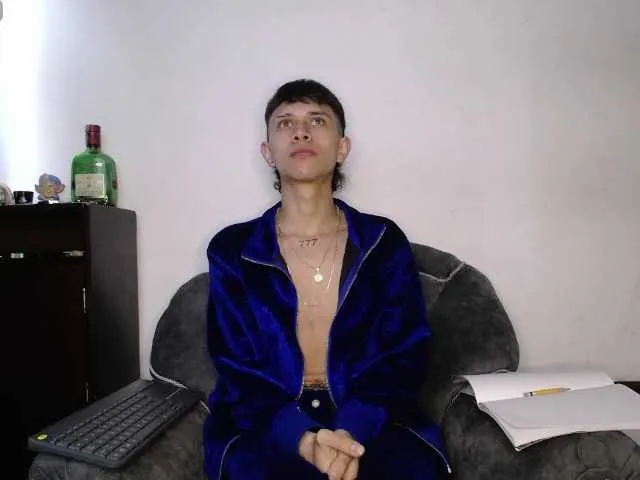 Live sex webcam photo for Martiin-xxx #288068574