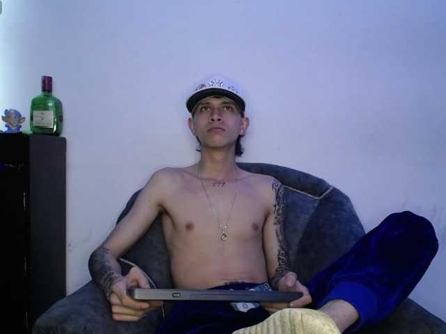 Live sex webcam photo for Martiin-xxx #289042244