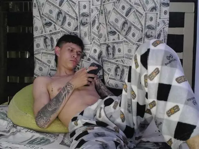 Live sex webcam photo for Martiin-xxx #290124925